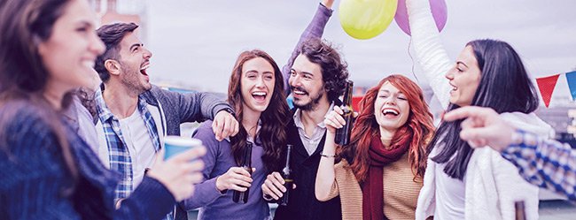 dem Haus, in dem noch der Leichnam liegt, die Gste lachen, trinken, singen und treffen Anstalten, ihren Gastgeber oder die Gastgeberin neu zu verheiraten. Singles: Biographische Konstruktionen abseits der Intim-Dyade