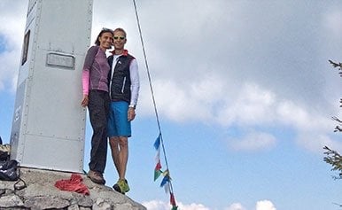 Auf einem Berggipfel küssten Erfolgspaar Adriana und Josef sich zum ersten mal