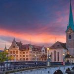 Panorama von Zürich im Sonnenuntergang als Motivation Singles in Zürich kennenzulernen