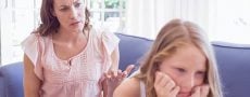 Mutter streitet mit Tochter weil neuer Partner mit Kind Probleme ergibt