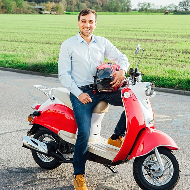 Die Vespa ist seine große Liebe. Lesen Sie mehr über Single Andreas aus Frankfurt!